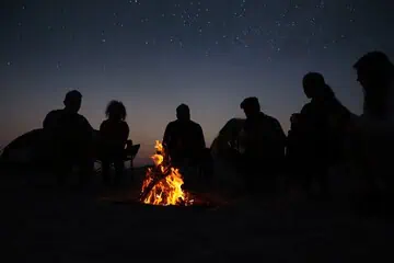Qui aura une place autour du feu ?